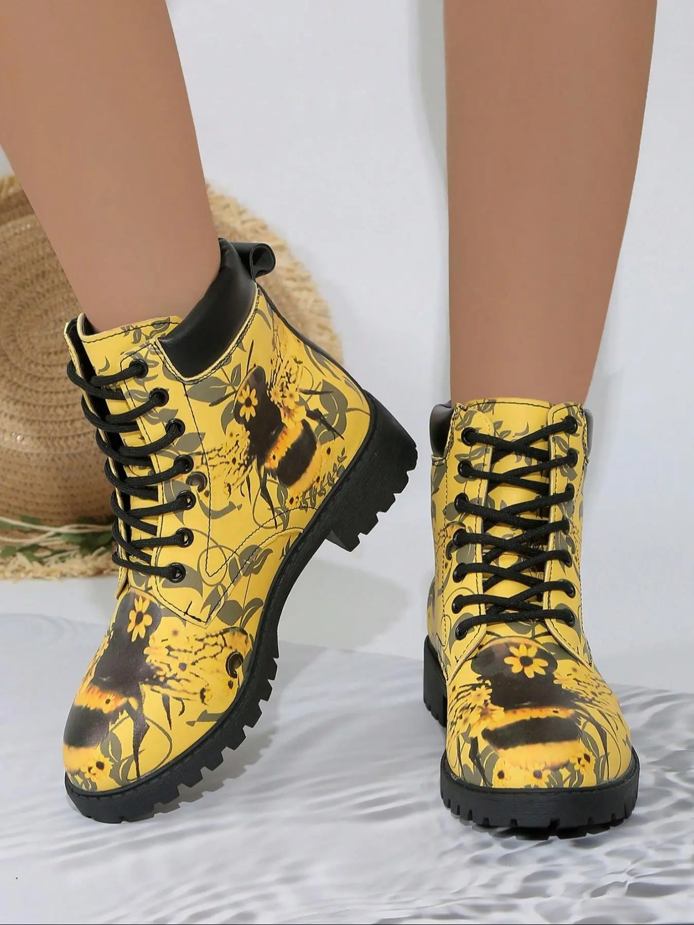 Women's Fashionable Butterfly Pattern Lace Up Ankle Boots, Casual Comfortable Round Toe Boots for Daily Wear, Female All-match Trend Shoes for Spring & Fall, Girl