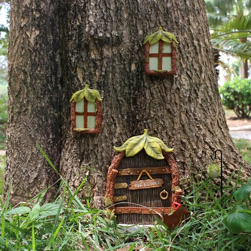 Miniature fairy doors and fairy gardens for trees, garden sculptures, lawn decorations and garden accessories that can glow in the dark, and miniature outdoor art decorations with lanterns.