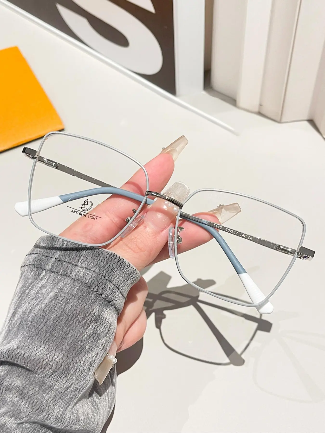 Metal Frame Spring Legs Blue Light Blocking Glasses, Metal Frame Eyeglasses, Stylish Protective Glasses, High Aesthetic Fashion Trendy Rubber Feet Pads, Dual Color Comfortable Design, High Quality Eyewear, Trendy Frames