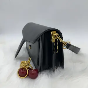 Women's Chain Bag with Magnetic Closure Versatile Crossbody & Shoulder Bag Mini Square Handbag Featuring