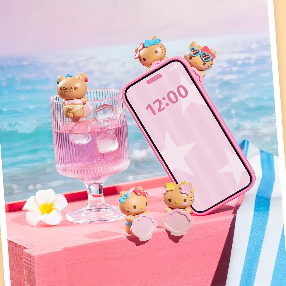 L Sanrio Hello Kitty “Let's Go to the Beach” Series: Cute and Fun Bean-Shaped Phone Charms, Adorable Phone Stickers, Phone Case Decorations, Blind Box Gifts
