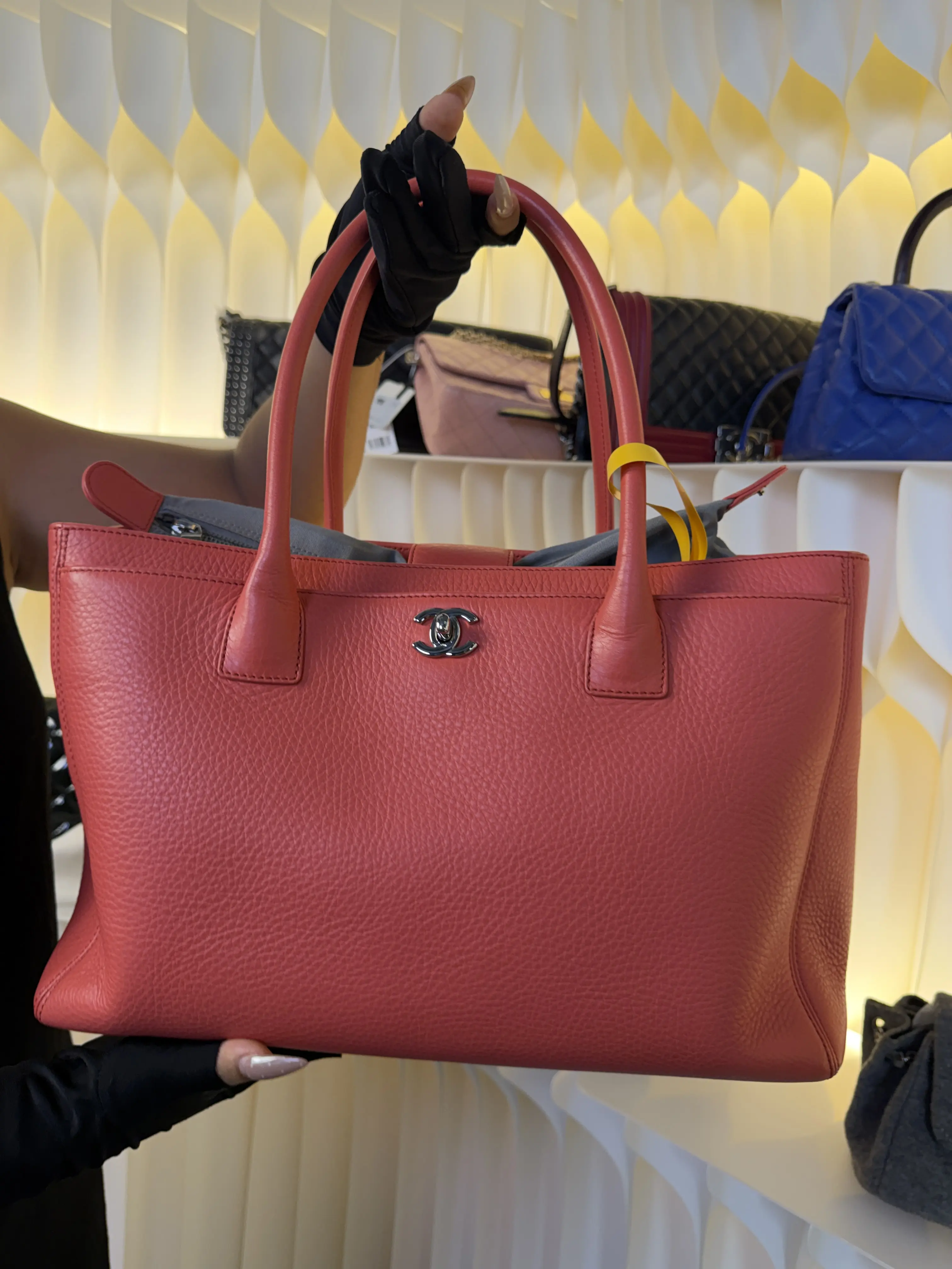 Pre-owned CHANEL Calfskin Cerf Executive Shopper Tote Coral