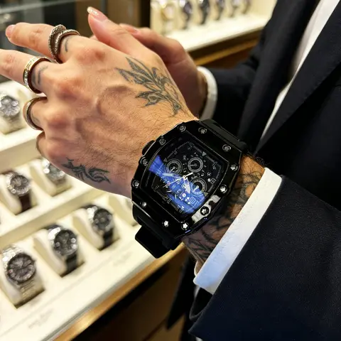 Men's Barrel-Shaped Quartz Waterproof Watch, Rubber Strap Sweat-Resistant and Wear-Resistant, Avant-Garde and Bold Style. Quartz Movement, Water-Resistant for Daily Life, Suitable for Various Sports and Street Scenarios, Stylish Watch