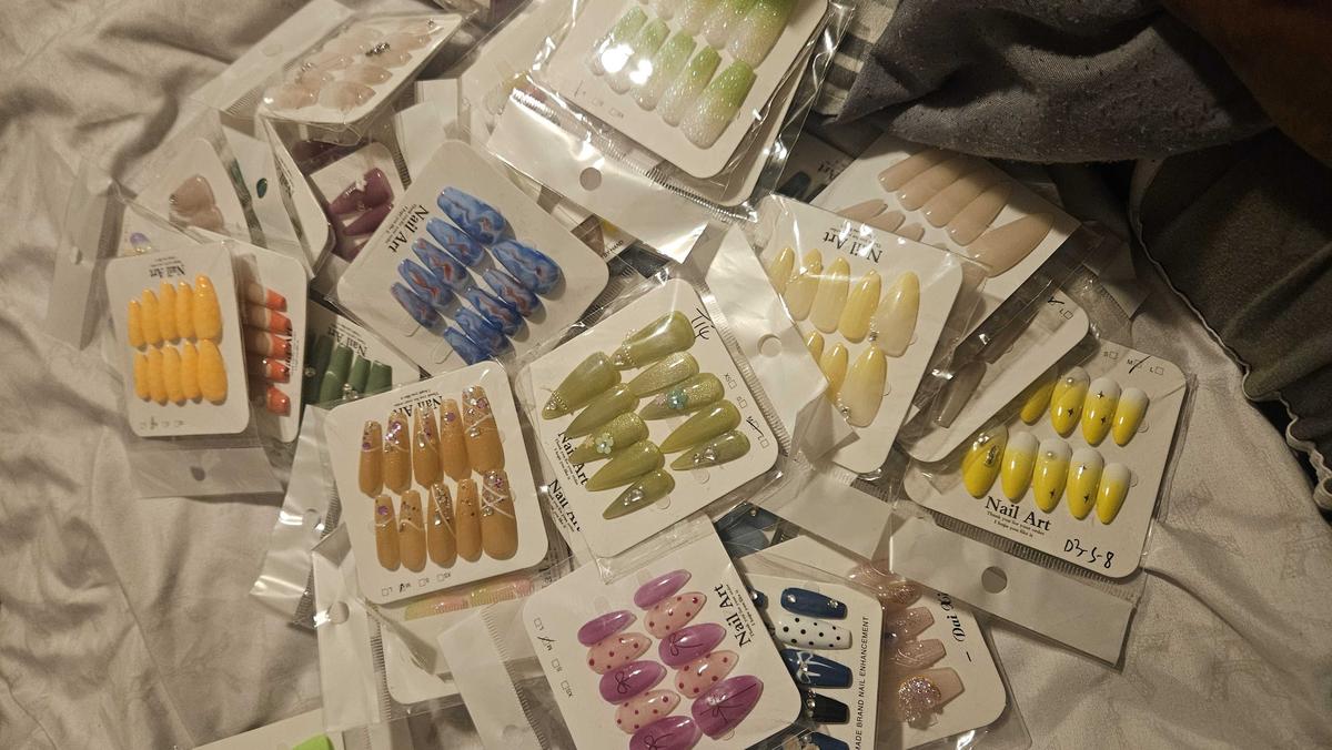 Item: M(long/medium), $63.99 32bags, host:aura