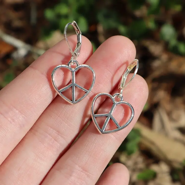 Peace Sign heart huggies | Peace sign earrings | Hippie earrings | Indie earrings | Minimal hoop earrings | Summer earrings | Hippy earrings