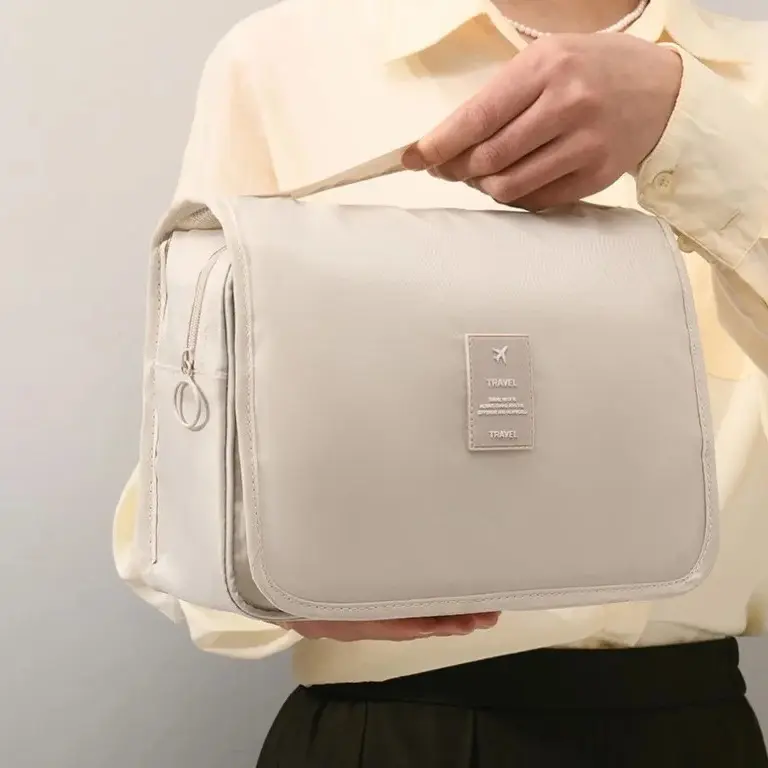 travel bag - hanging bathroom organiser