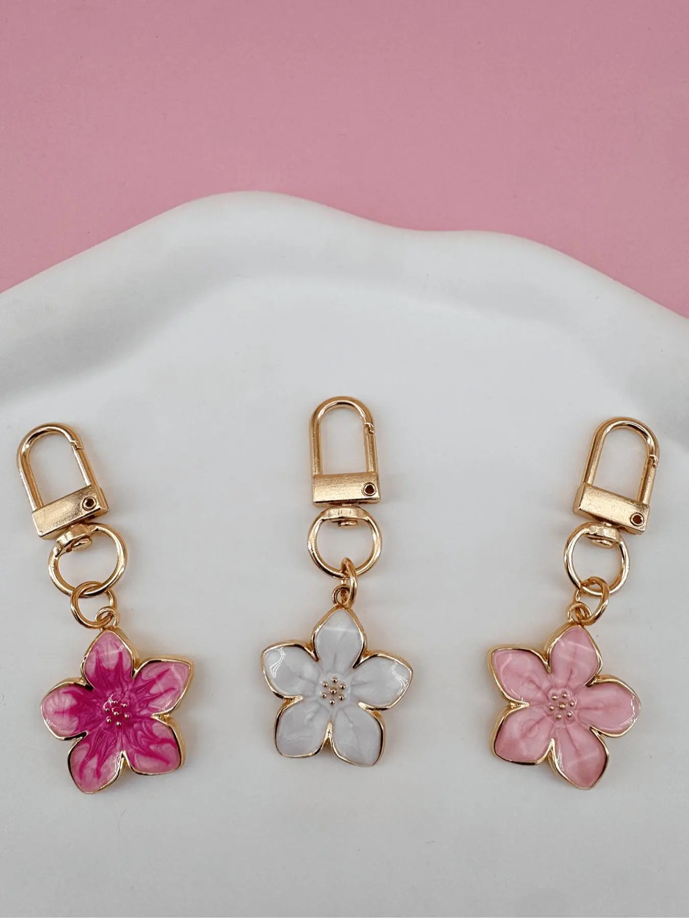Women's Floral Pattern Keychain, Cute Holiday Accessory, Colorful Bag Charm for Bags, Perfect Birthday Gift, Zinc Alloy Material, Flower Keychain