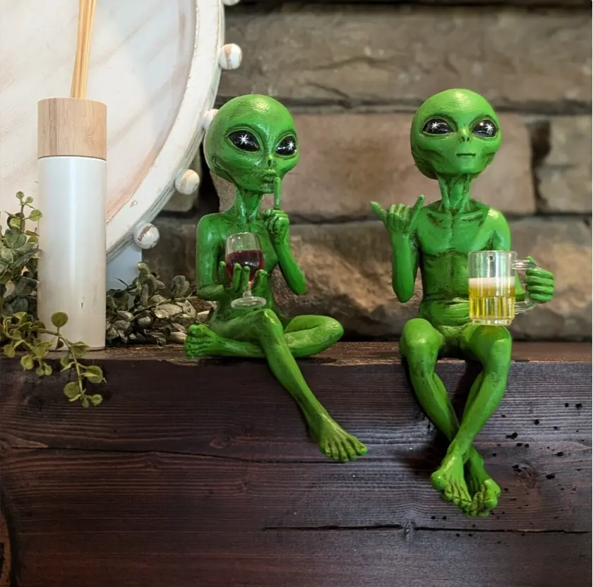Funny Drinking Aliens Resin Statue - Quirky Extraterrestrial Shelf Sitters with Wine, Beer -  Sculpture for Bar, Home  Gift garden decor supply decoration outdoor lawn