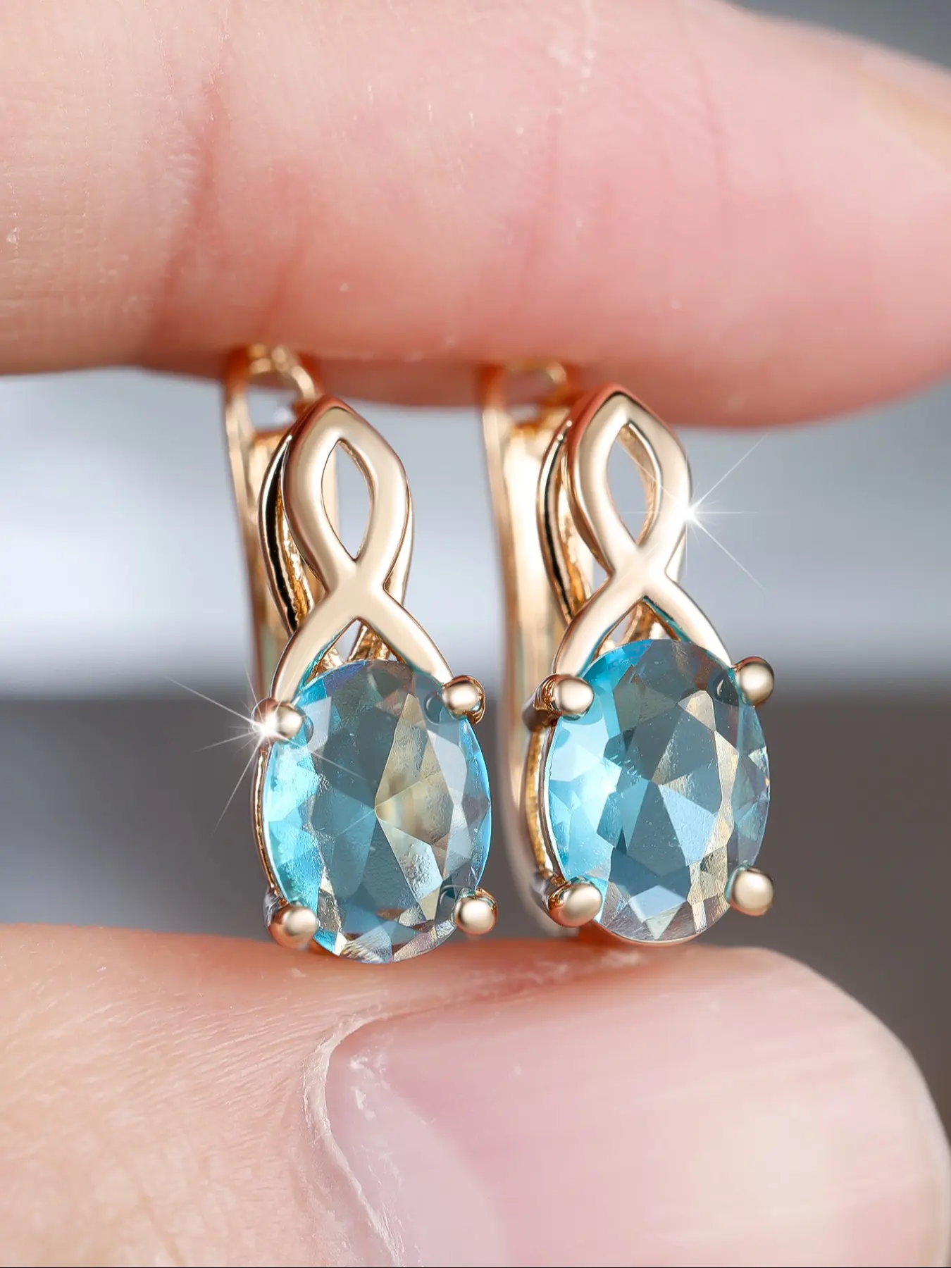 Shiny and luxurious egg-shaped aquamarine synthetic Sparkling Zirconia golden yellow figure-eight deadbeat ladies' ear studs High-end jewellery designed exclusively for ladies Party accessories Elegant Minimalist Earrings High Quality Earrings