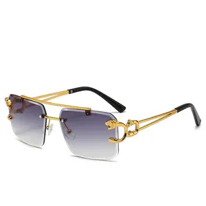 Gatos Aviator Sunglasses - Gold Frames, Tiger Motifs, and Summer-Ready Elegance