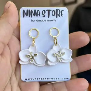 Orquídea  blanca handmade earrings