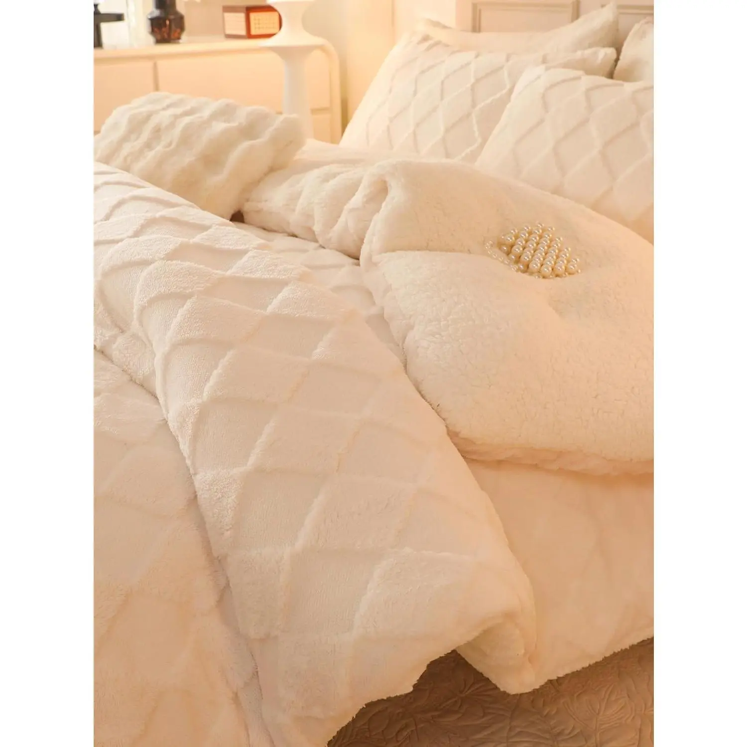 Tufted Fleece Comforter Set  - Super Soft Warm Fluffy Shaggy Bedding Sets,  Plaid Jacquard Bed Set for Winter, 1 Sherpa Comforter with 1 Pillow Cases (68"X90"  White)