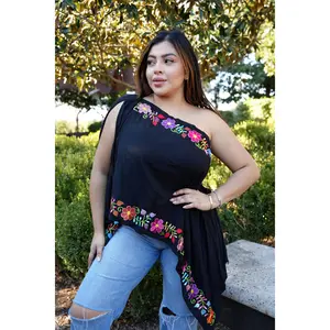 Bria CAPA MULTI-USOS Black Top with Colorful Embroidery Artisanal Design for Versatile Styling