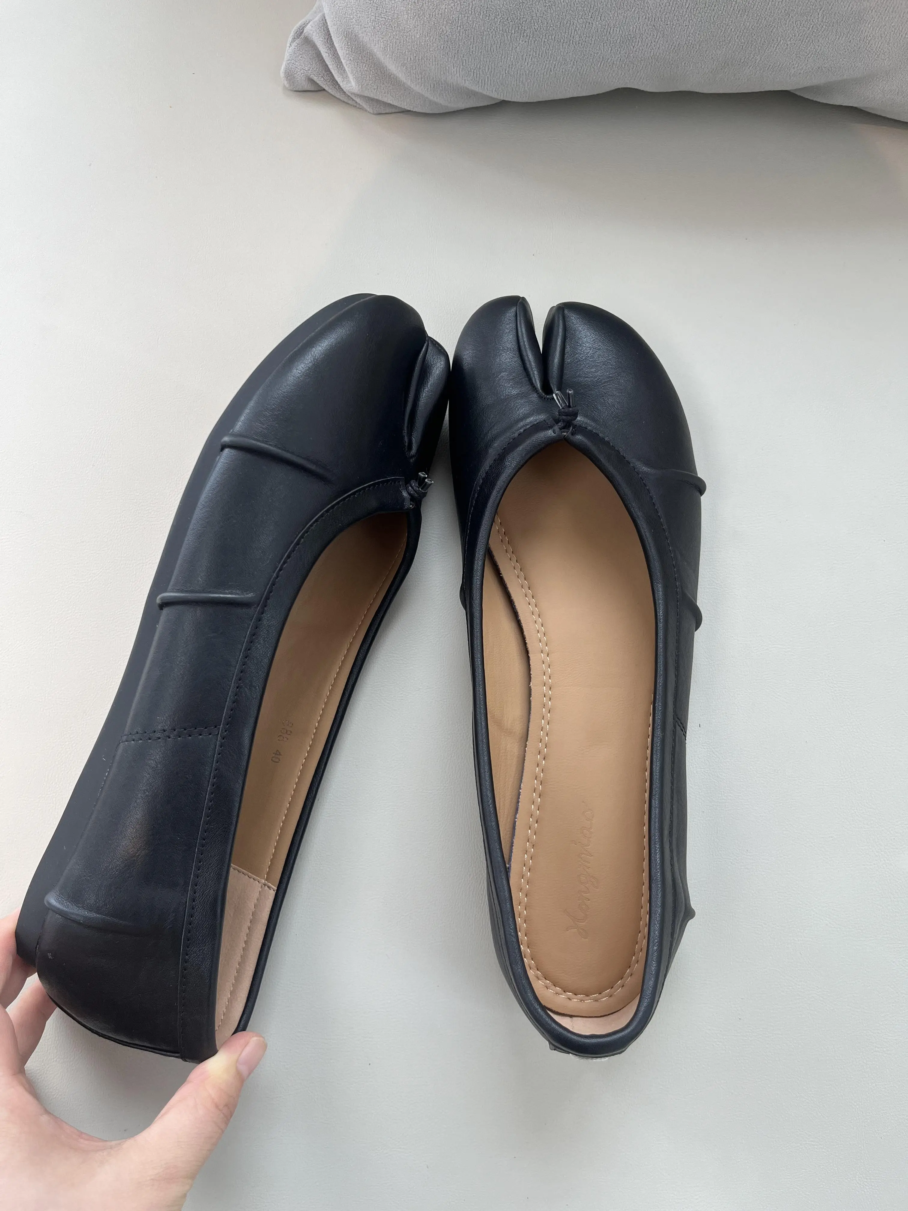 Elegant Split-Toe Ballet Flats, Tabi Inspired Slip-On Footwear, Premium Soft Leather Construction with Durable Stitching, Designed for All-Day Wear Without Soreness to e shoes fashion  versatile