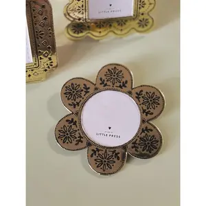 Victorian Vignettes · Flower Tin Frame