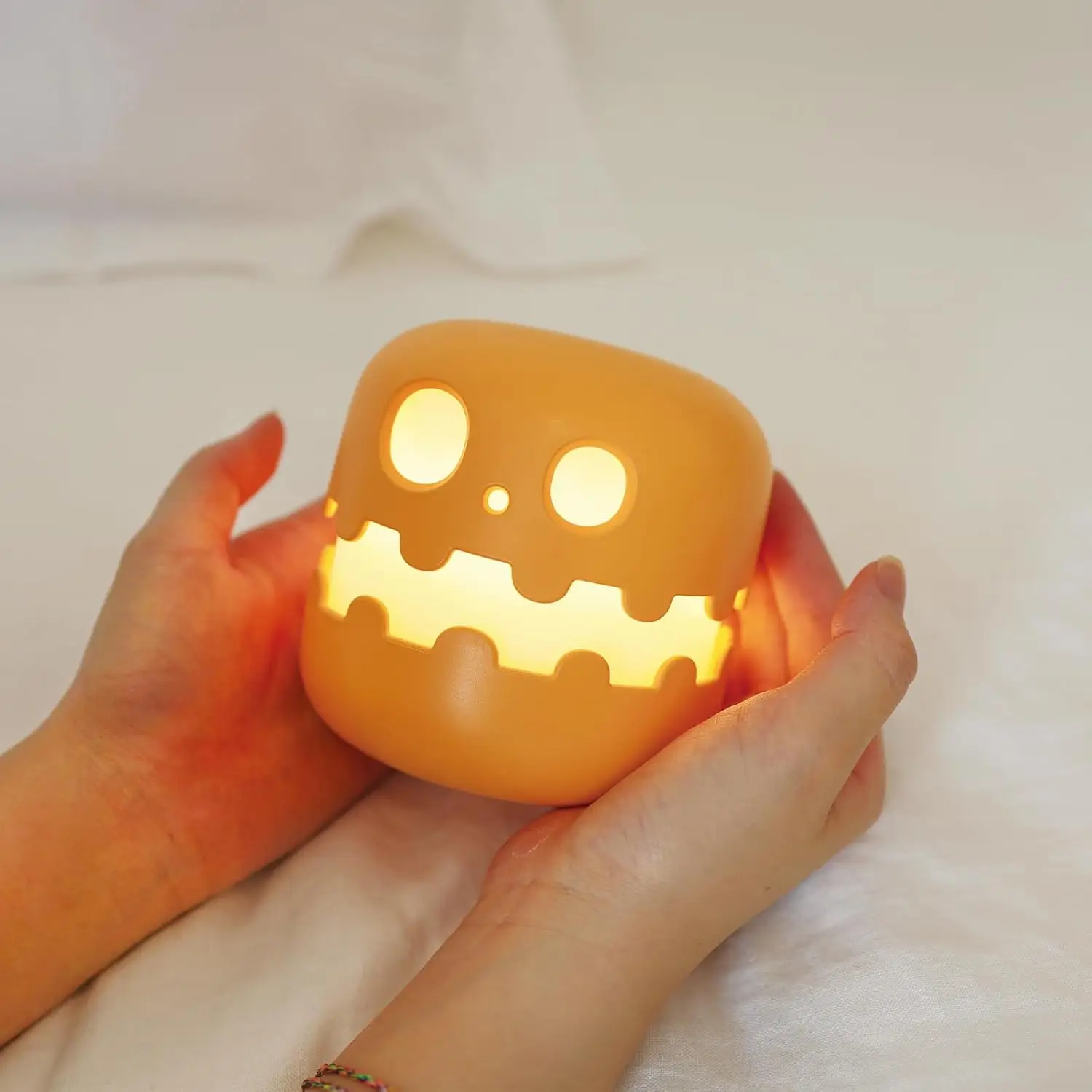 ICARER FAMILY Pumpkin Night Light, Cute LED Light, Push Dimmable Children's Nursery Night Light, Rechargeable Bedside Push Lamp, Fun Desk and Hallowee