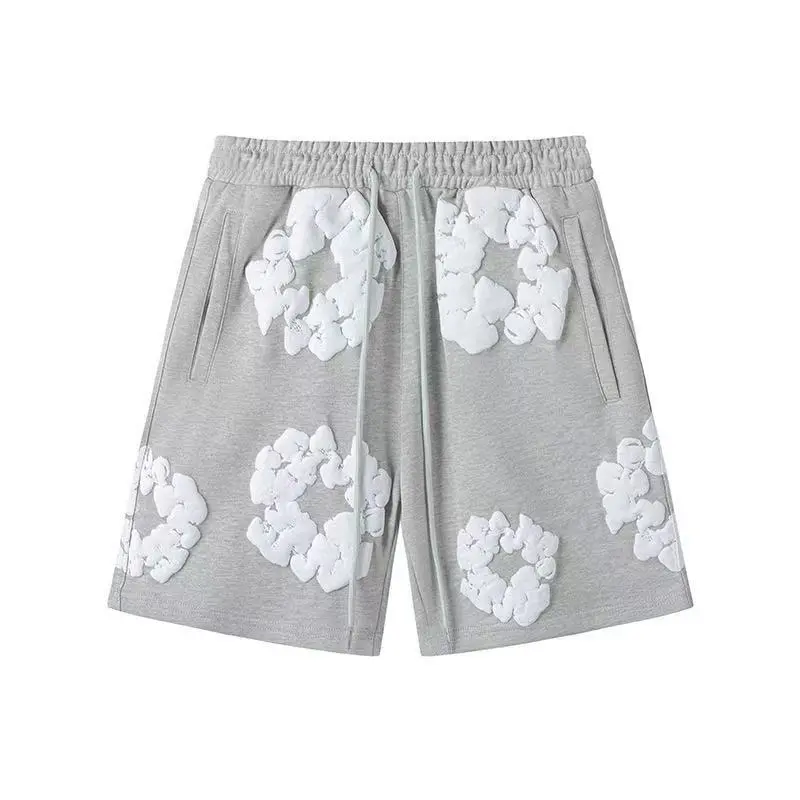 Foam gray shorts��White flower wreath��