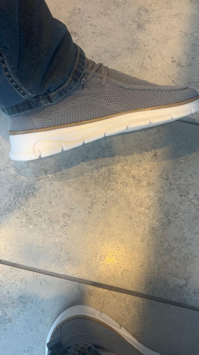 Item: grey, EU43/US9.5