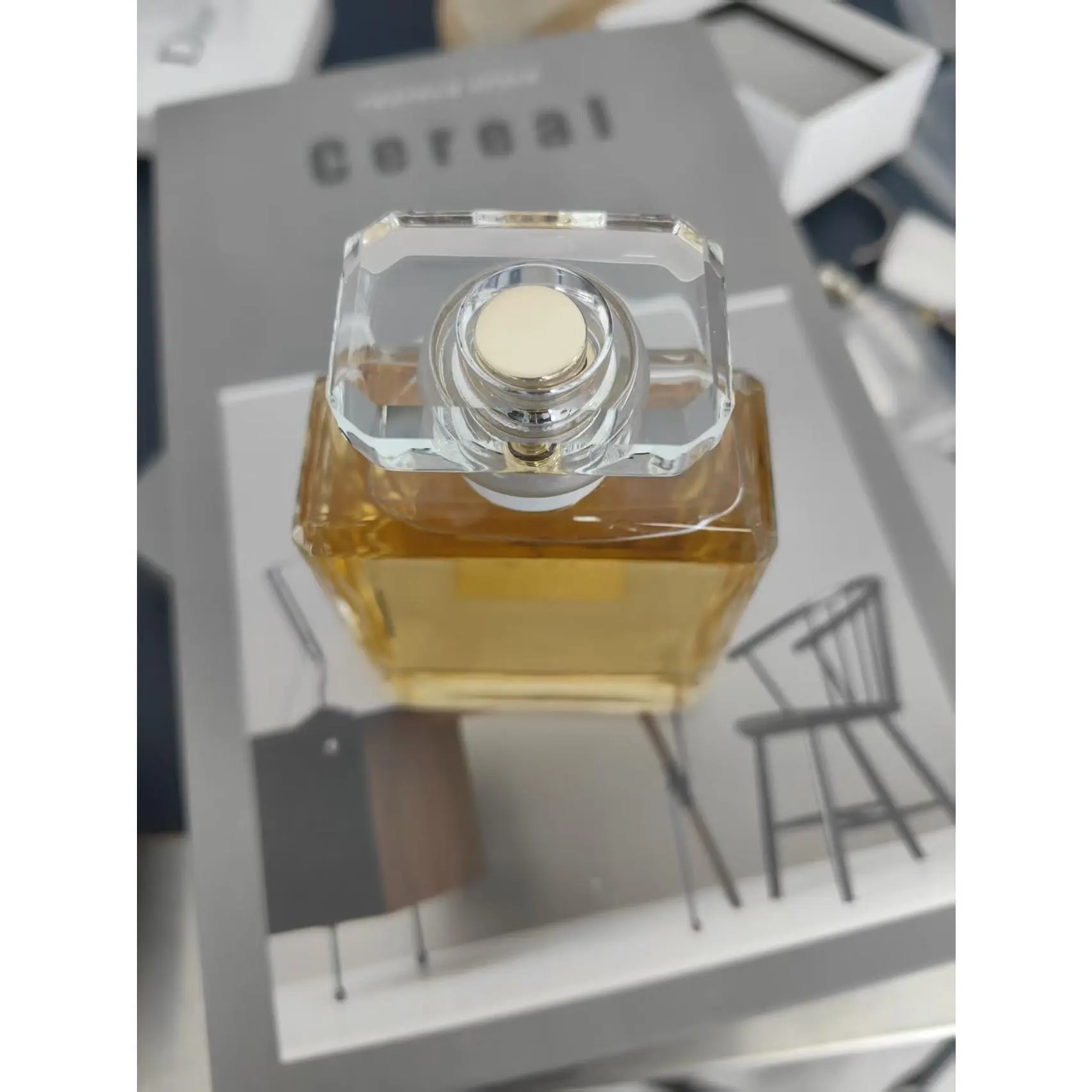 de Parfum - Elegant Glass Bottle with Gold Cap - Perfect for Daily Use - 100ml