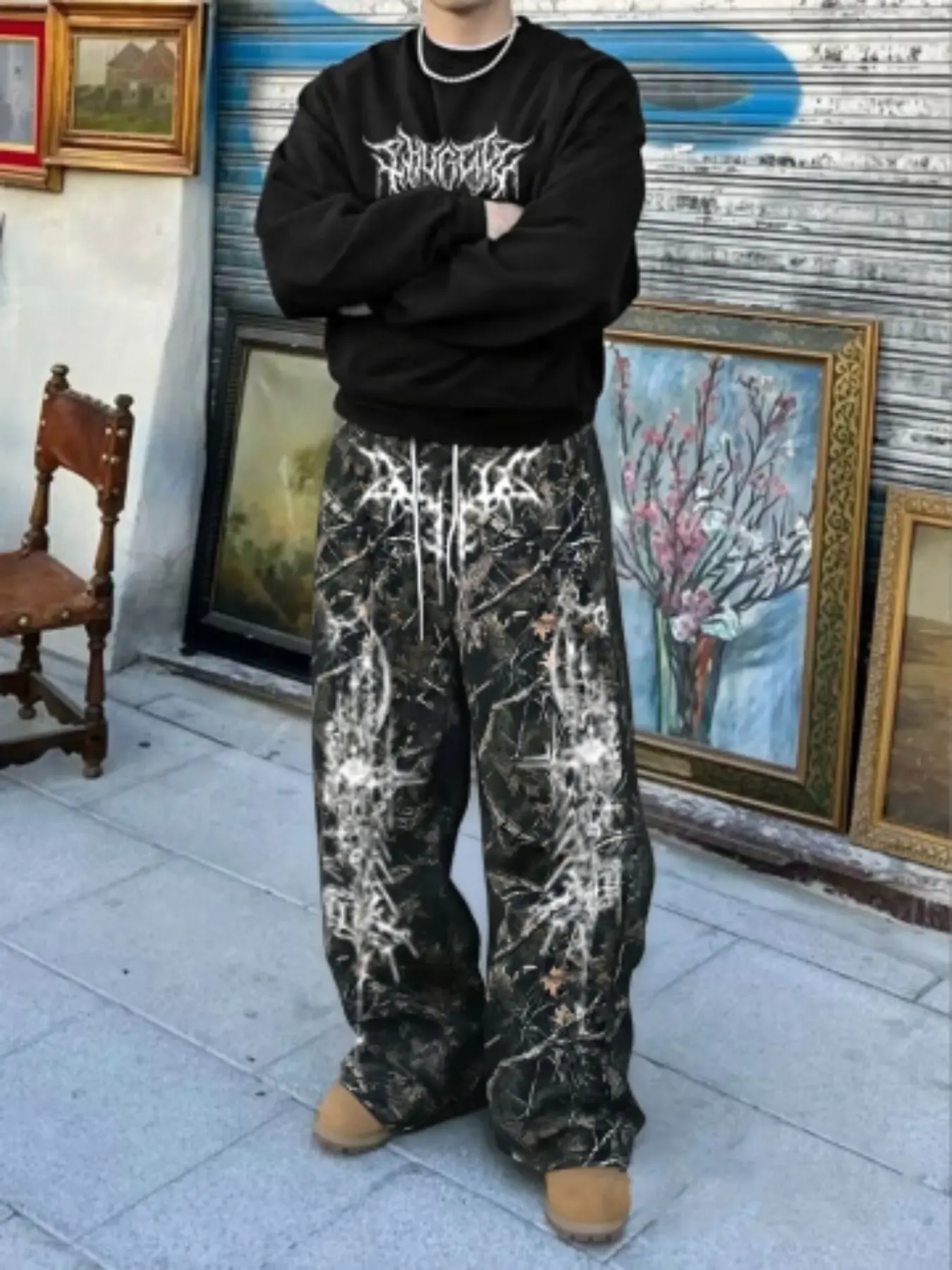 Men's Fashion Aesthetic Casual Two-Piece Set, Thorn Pattern Print Round Neck Sweatshirt and Camouflage Drawstring Straight Leg Pants