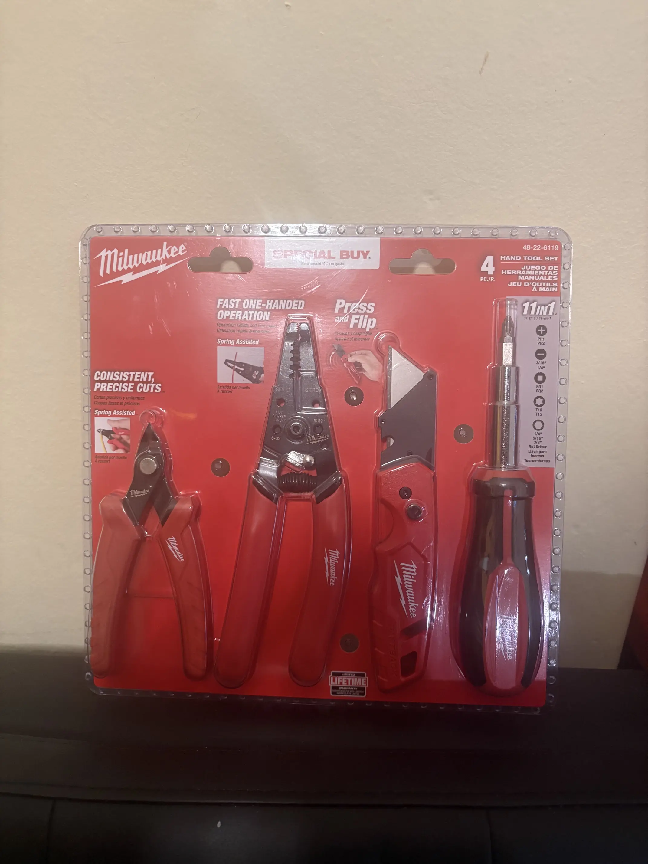 Milwaukee 4-Piece Electrician’s Hand Tool Set – Wire Stripper, Cutters, Folding Utility Knife & 11-in-1 Screwdriver