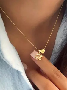 1Pcs Heart Initial Flowers Pendant Women Necklace New Fashion Golden Stainless Steel Chain Necklaces For Women Love Heart Necklace Heart Design Necklace