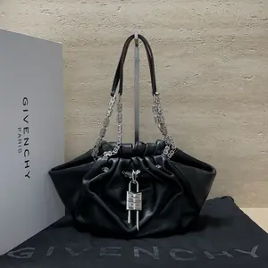 Pre-owned Givenchy Leather Shoulder Bags 7.8'' R2469 Shoulder Bag C1855006093 0317 T1 Chloe