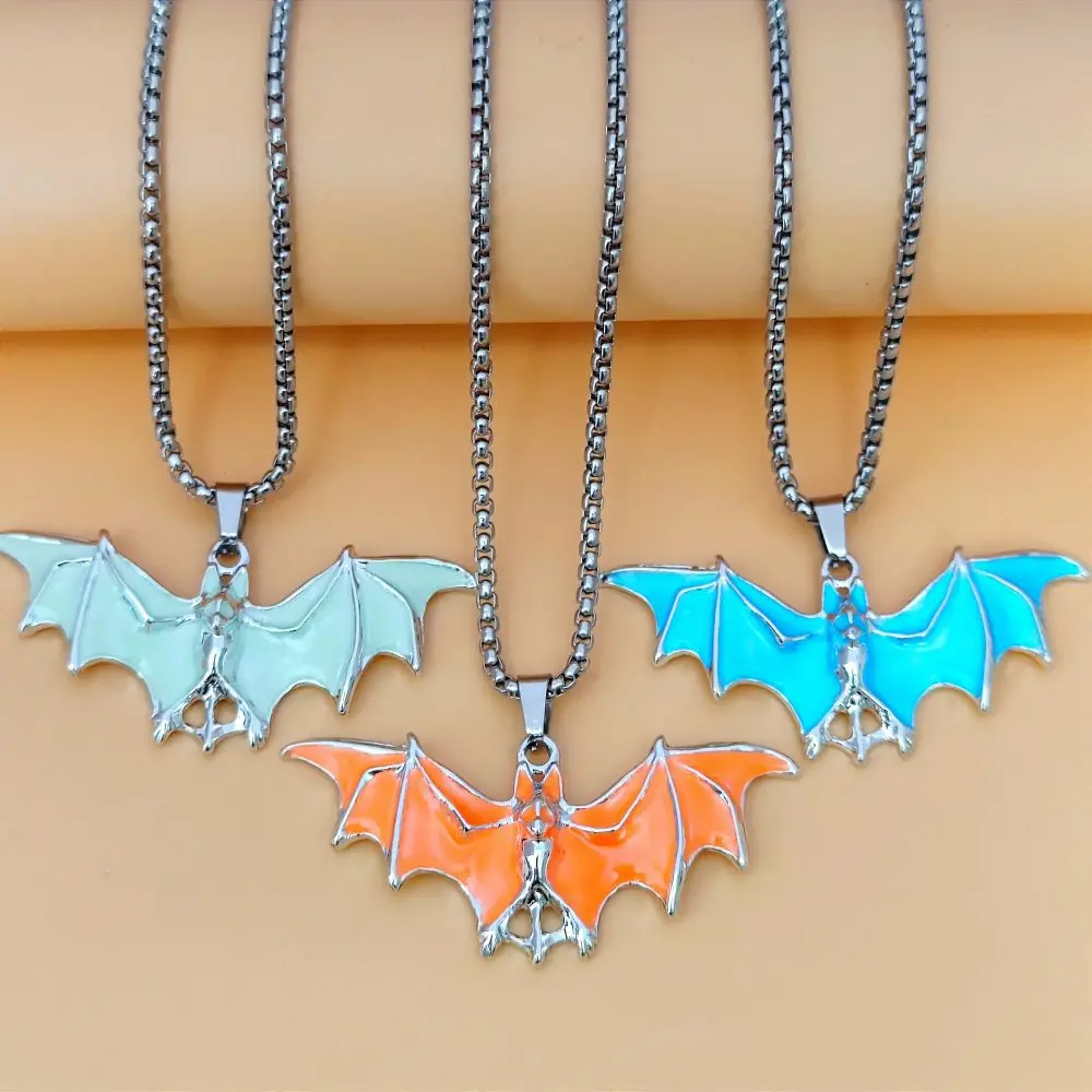 Gothic Style Alloy Vampire Bat Pendant Necklace - European-American Design Dark Aesthetic Statement Jewelry, Halloween Fashion Accessory Gift for Gothic Horror Enthusiasts, Halloween Aesthetic