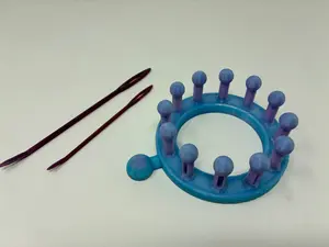 12 Peg Knitting Loom & Darning Needle Set