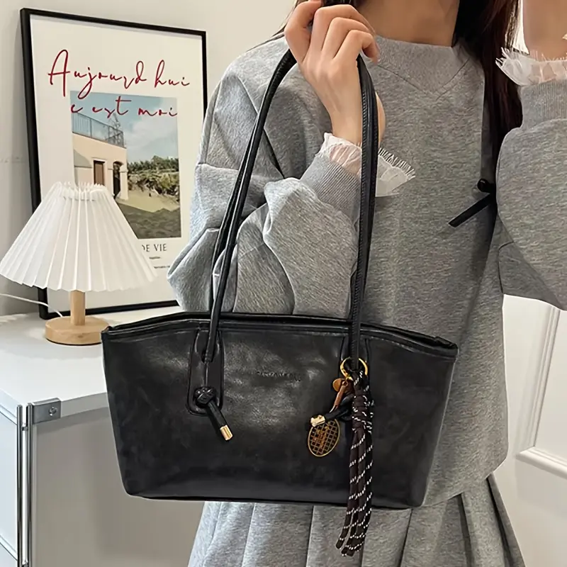 2026 New Women’s Retro Crescent Bag, PU Material Tote Bag, Fashionable Crossbody Bag, Suitable for Daily Outings and Travel Gatherings, Large-Capacity Shoulder Bag, Durable and Wear-Resistant, Equipped with Stylish Charms