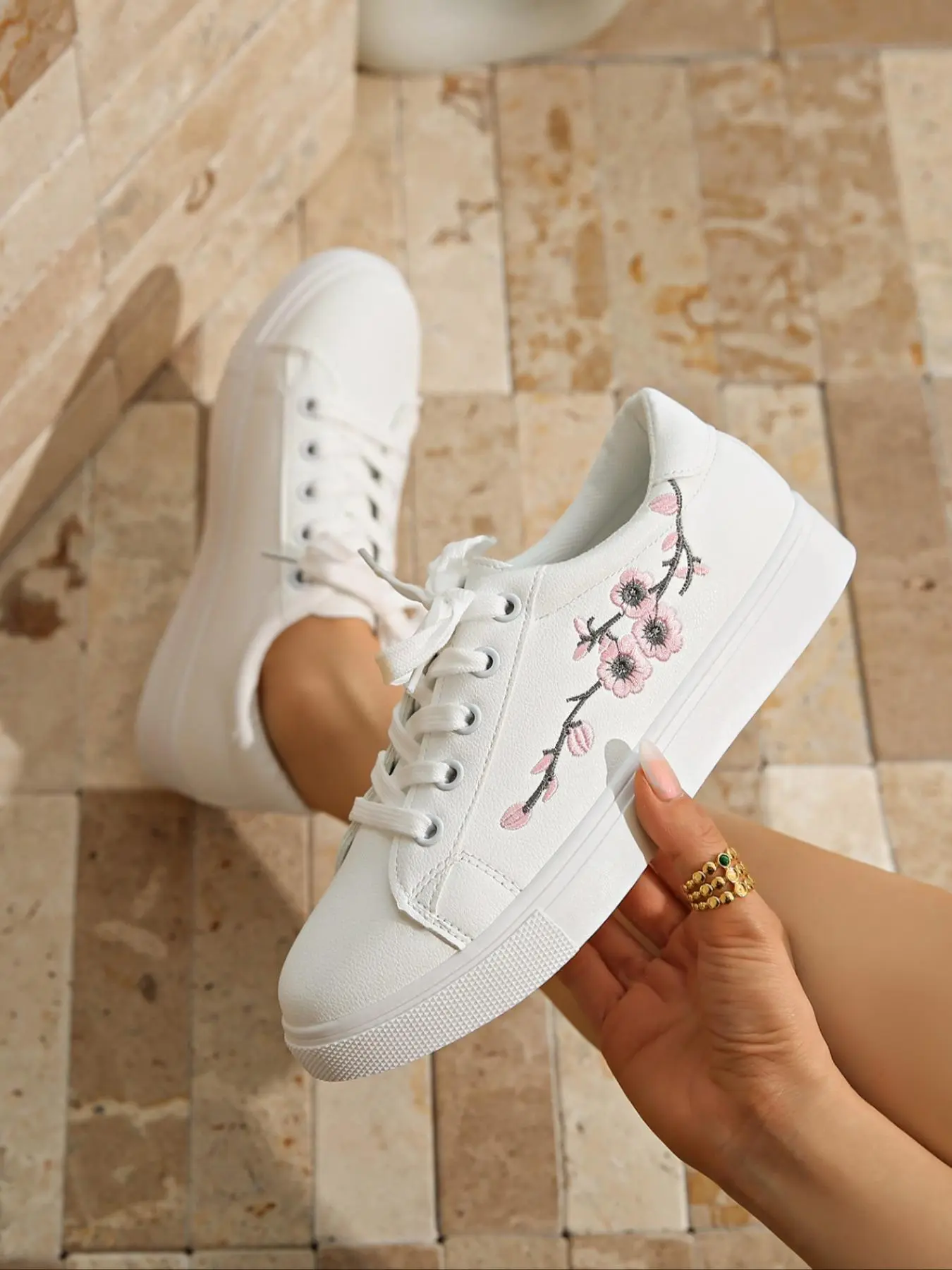 Women's lace-up embroidered white Casual sneakers, Walking shoes, Streetwear Footwear, Casual fashion shoes, suitable for women with artistic fresh style, ideal for spring outings, campus strolls, daily commuting, and light travel during holidays