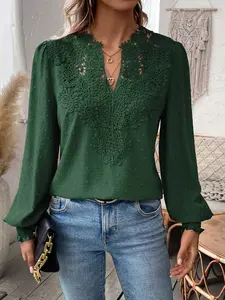 A fashionable lace V-neck shirt Blouse for women's clothing, suitable for daily commuting