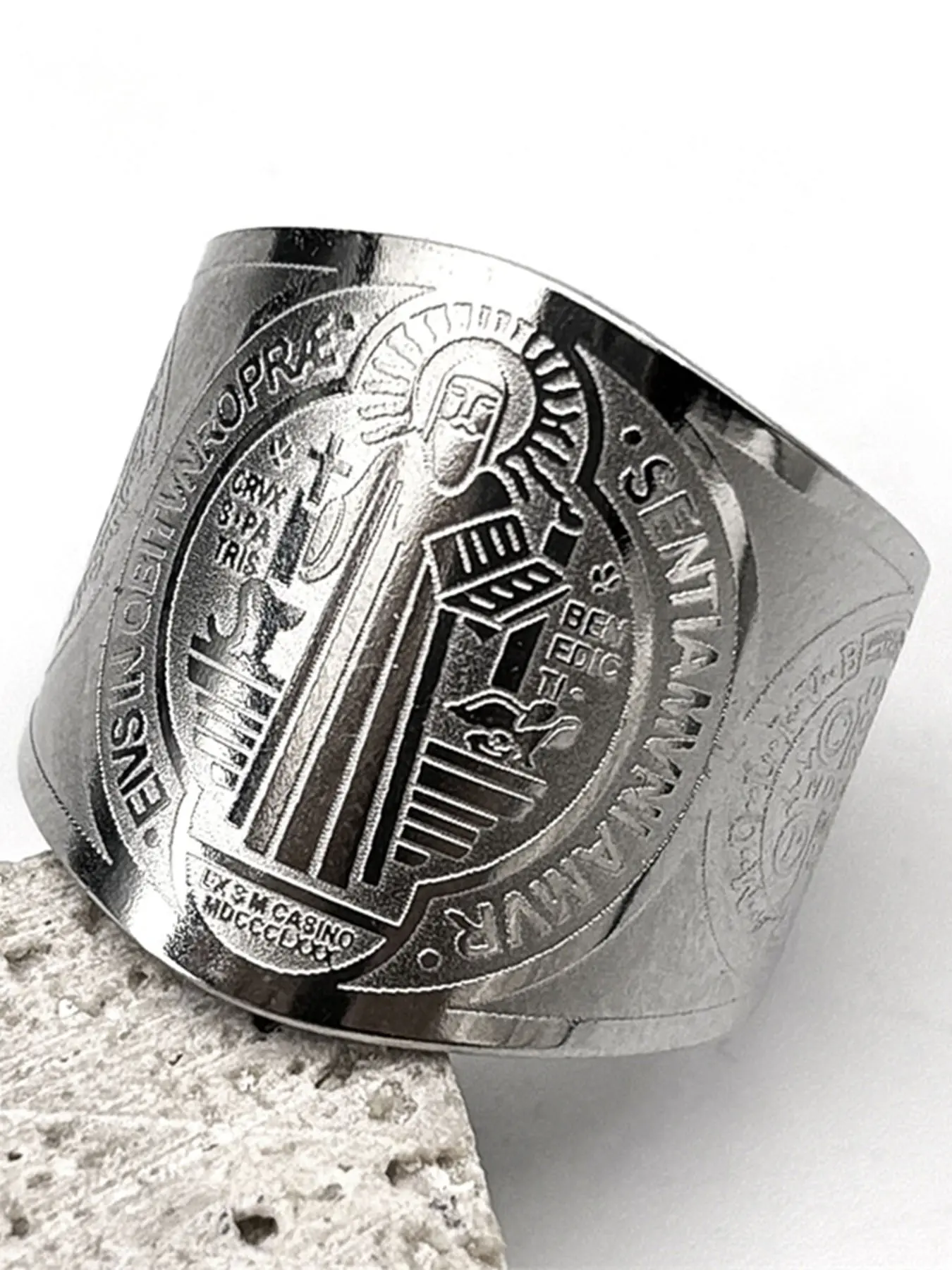 Catholic Saint Benedict Medallion Benedictine Symbol Adjustable Fit Unisex Design Rings Signet Ring for Women Men Stainless Steel Open Finger Ring Amulet Protection San Benito Religious Jewelry Open Design Meaningful Symbol Faith Beautiful Rings