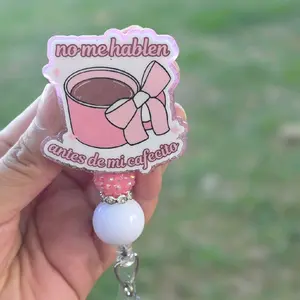 no me hablen antes de mi cafecito badge reel
