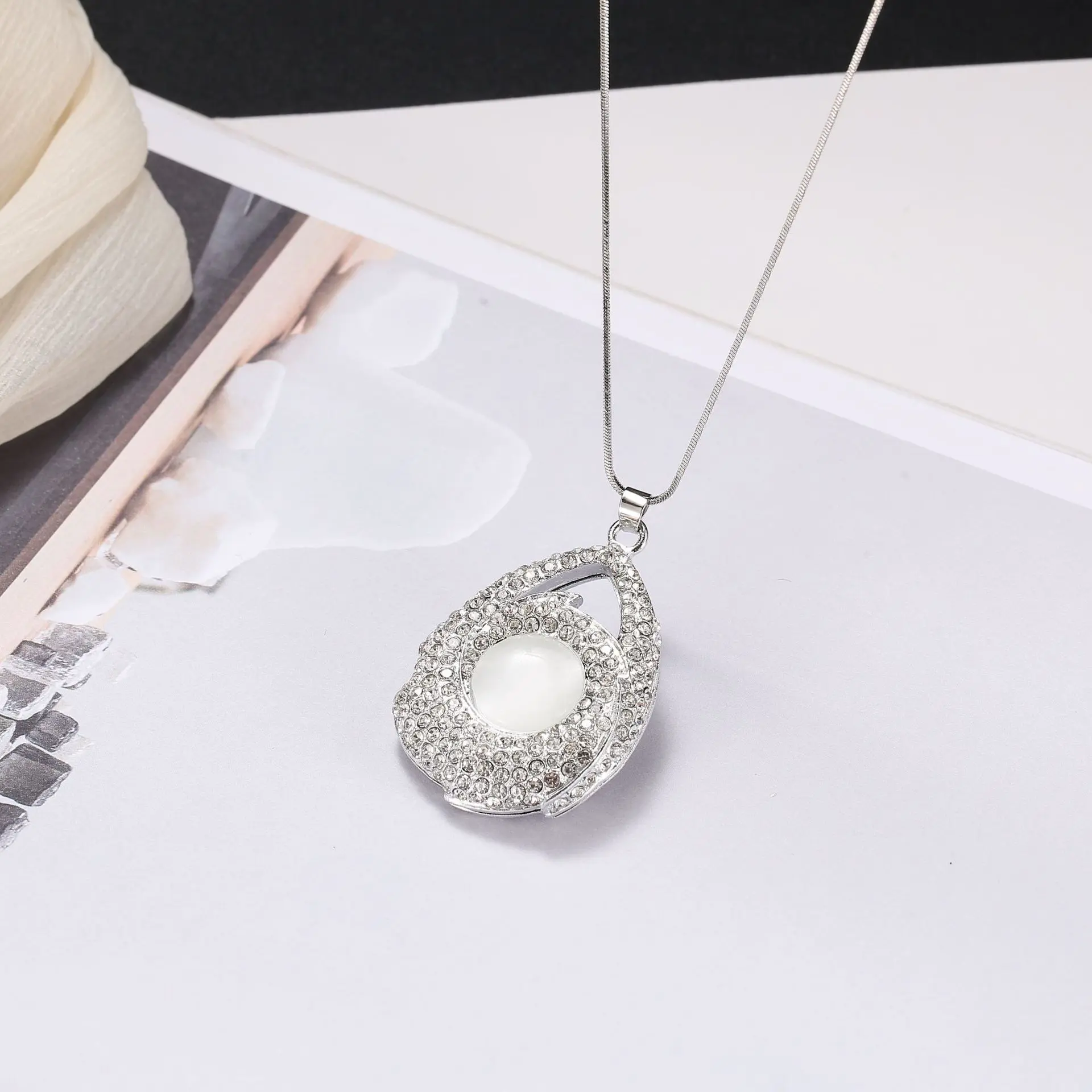 201 Rhinestone White Water Drop Necklace