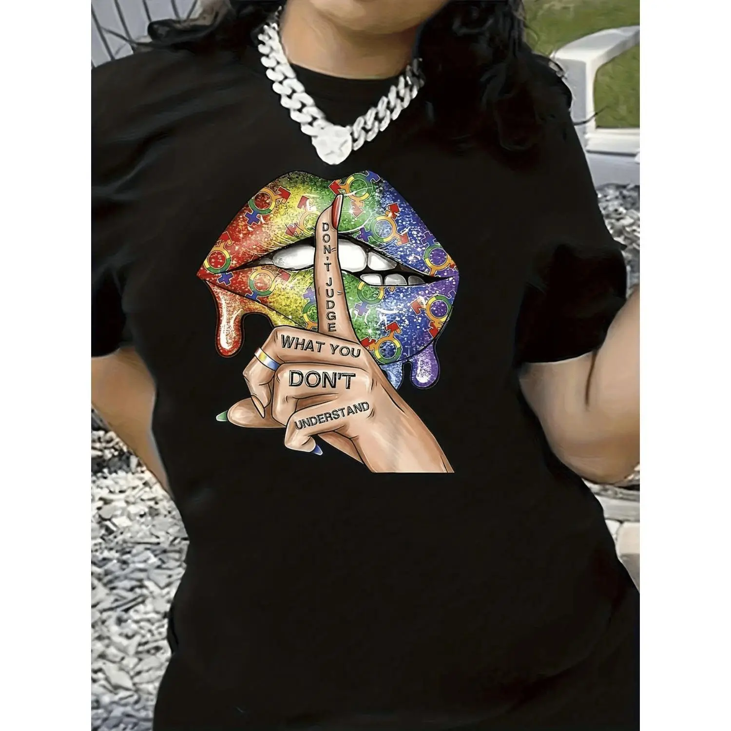 Women's Short-Sleeve Round-Neck T-Shirt, Trendy Graphic Top with "Don't Judge What You Don't Understand" Print, Casual Loose-Fit Casual T-Shirts for Spring, Summer Daily Wear