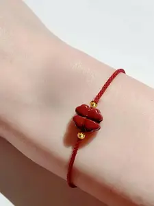 The four leaf clover rope bracelet is hand woven with lucky grass hand rope, suitable for daily wear, vacation and dating occasions, and is also a surprising and exquisite small gift, Charm Bracelet