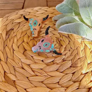 Turquoise stone Cattle skull freshie