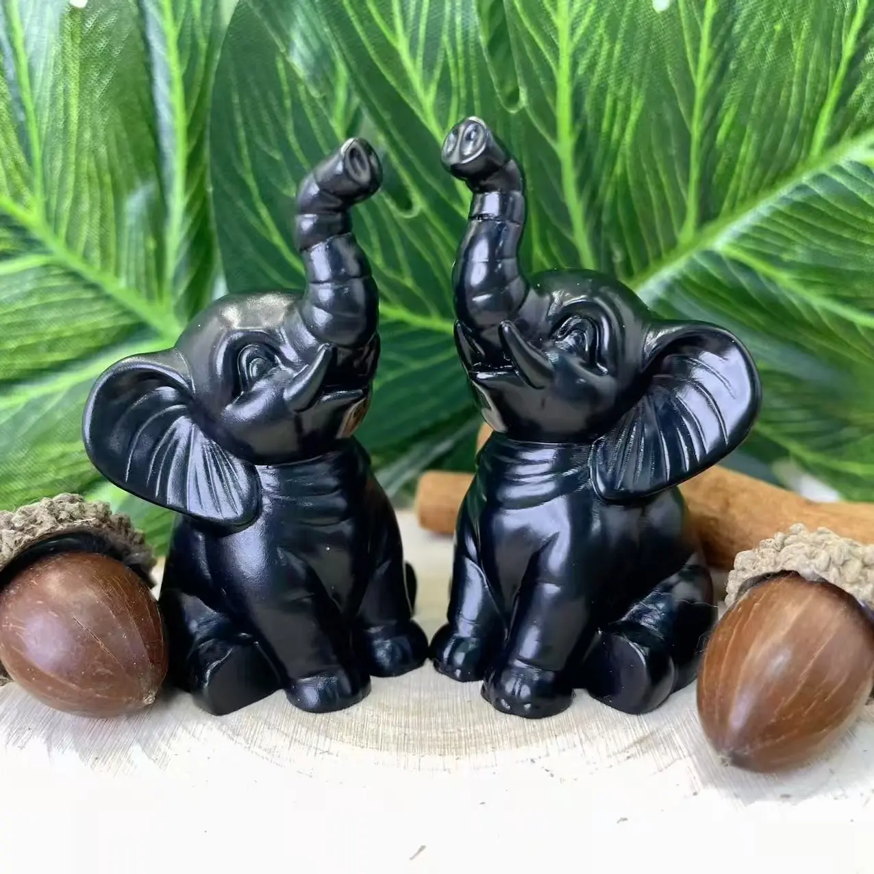 Elephant Couple Decorations, Unique Home Decoration for Lovers, Handmade Resin Statues, Animal Resin Figurine, Holiday Gift, Christmas Ornament