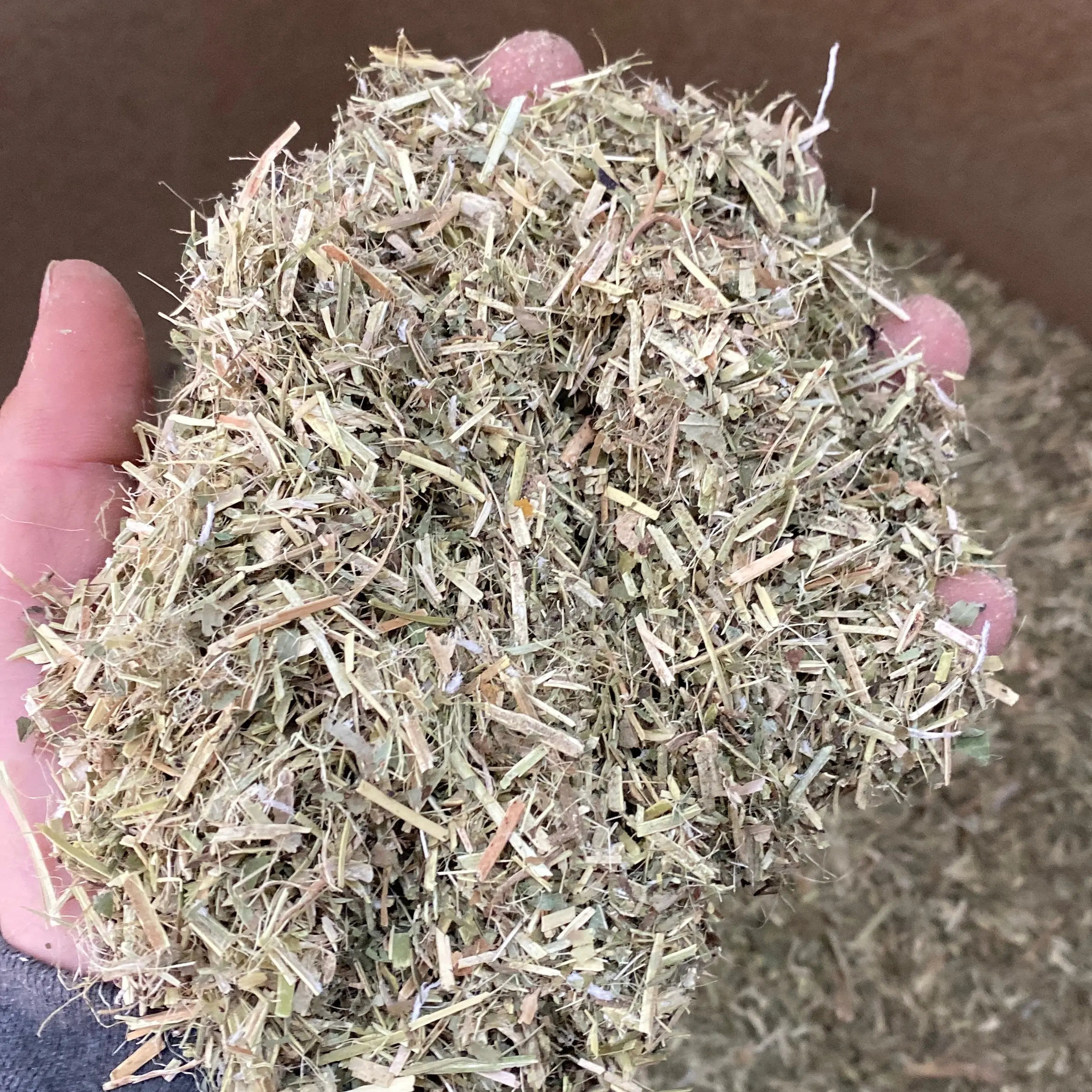 Shredded Peanut Hay - Versatile Nourishing Hay for Various Animals, Ideal for Different Species, Nutritional Support