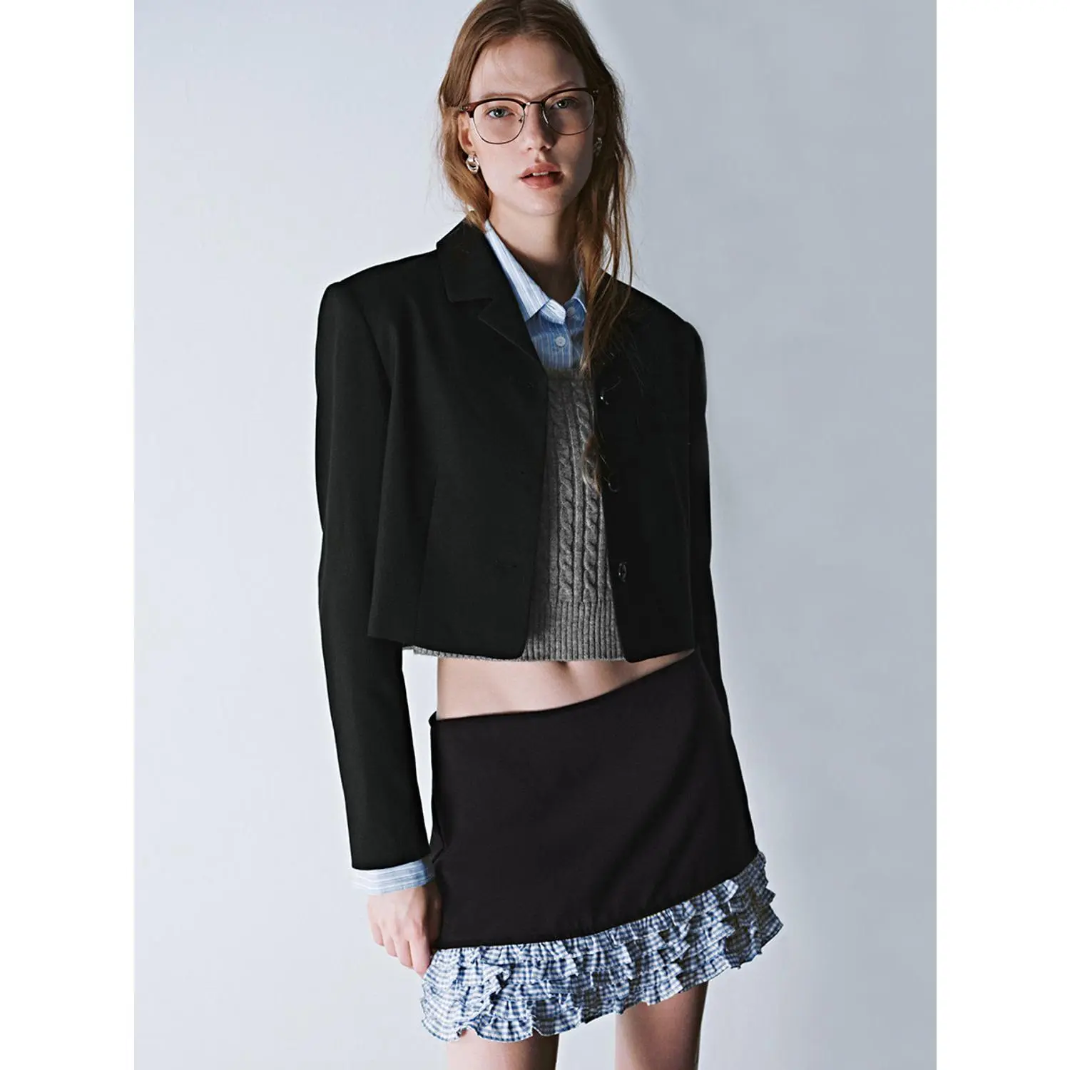 URBAN REVIVO Lady's Cropped Blazer with Notch Lapel, Thin Ready to Wear Straight-Fit Jacket in a Stretch Polyester Blend, Preserve Color, Shape, And Structure, M, Wardrobe Staples