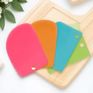 Flexible Fondant Scraper: 4-in-1 Baking Tool, Heat-Resistant & Non-Stick, Anti-Mold Easy-Clean Design. Must-Have Cake Icing Smoother for Professional Bakers.