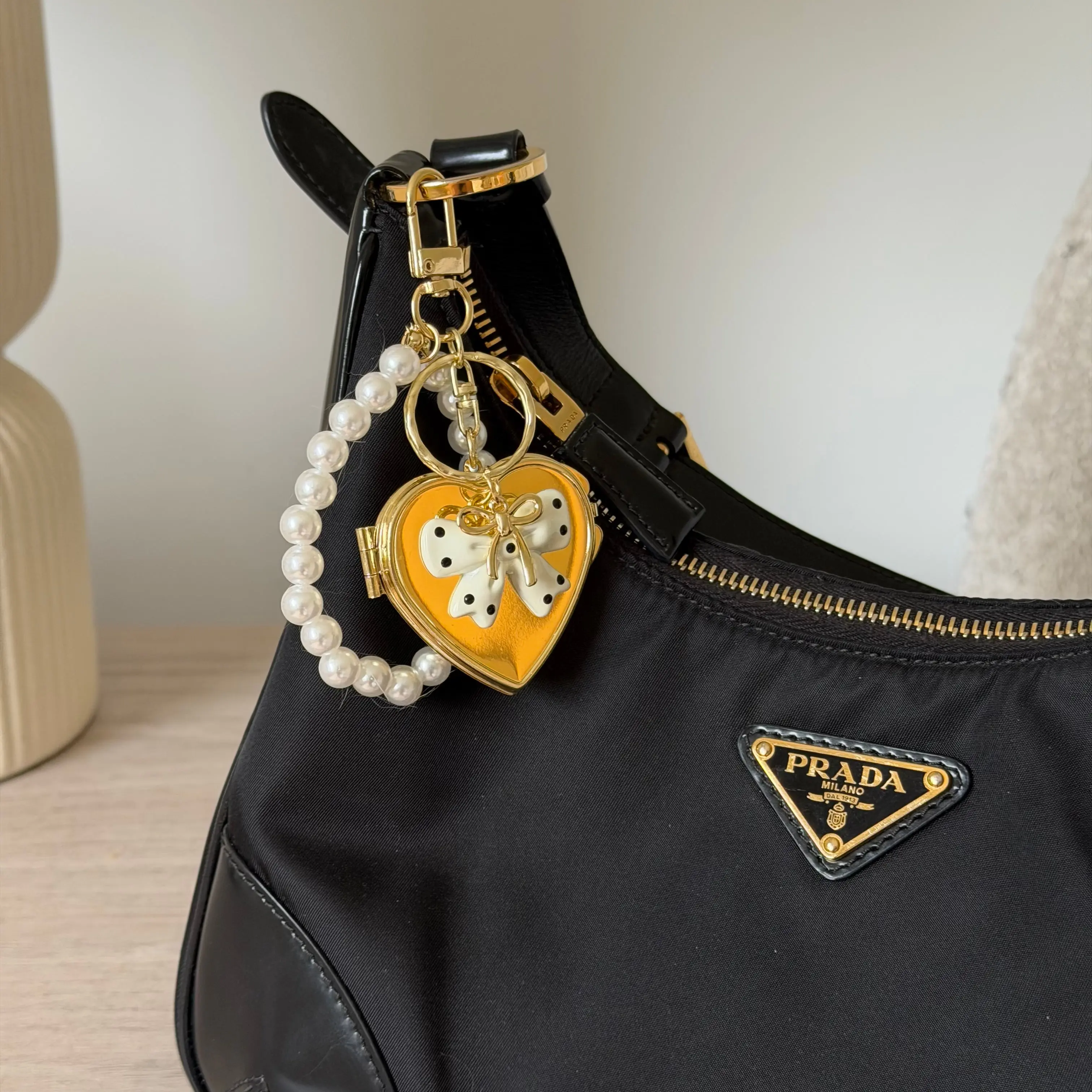 EVRY JEWELS Gold or Silver Plated Women's Pretty Bow Peep Bag Charm
