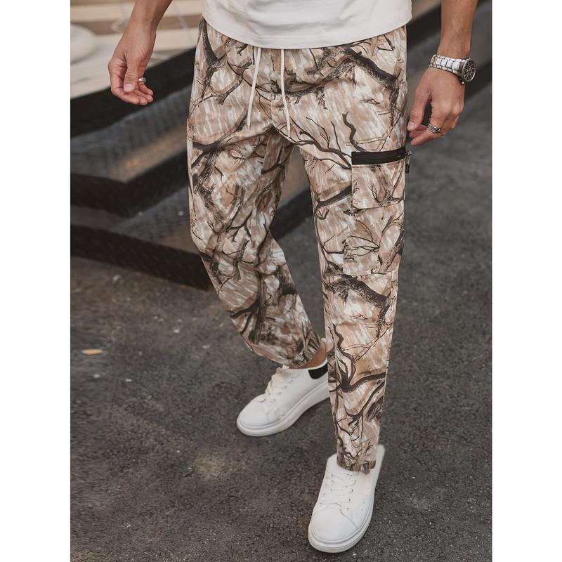 Men's camouflage print zippered pocket trousers, slim-fit athletic pants, durable trousers for autumn, men's wear-resistant outdoor training pants, streetwear fashion, vacation wear, men's clothing