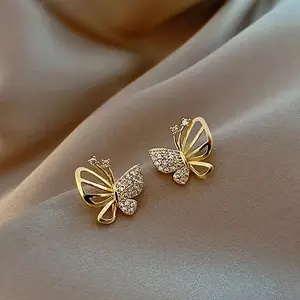 A pair of simple yet stylish butterfly-shaped earrings, suitable for everyday wear or for parties.