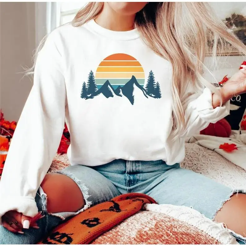 Women's Retro Sunset Hoodie, Casual Mountain Graphic Pullover, Cozy Long Sleeve Cotton-Polyester Fabric Sweatshirt