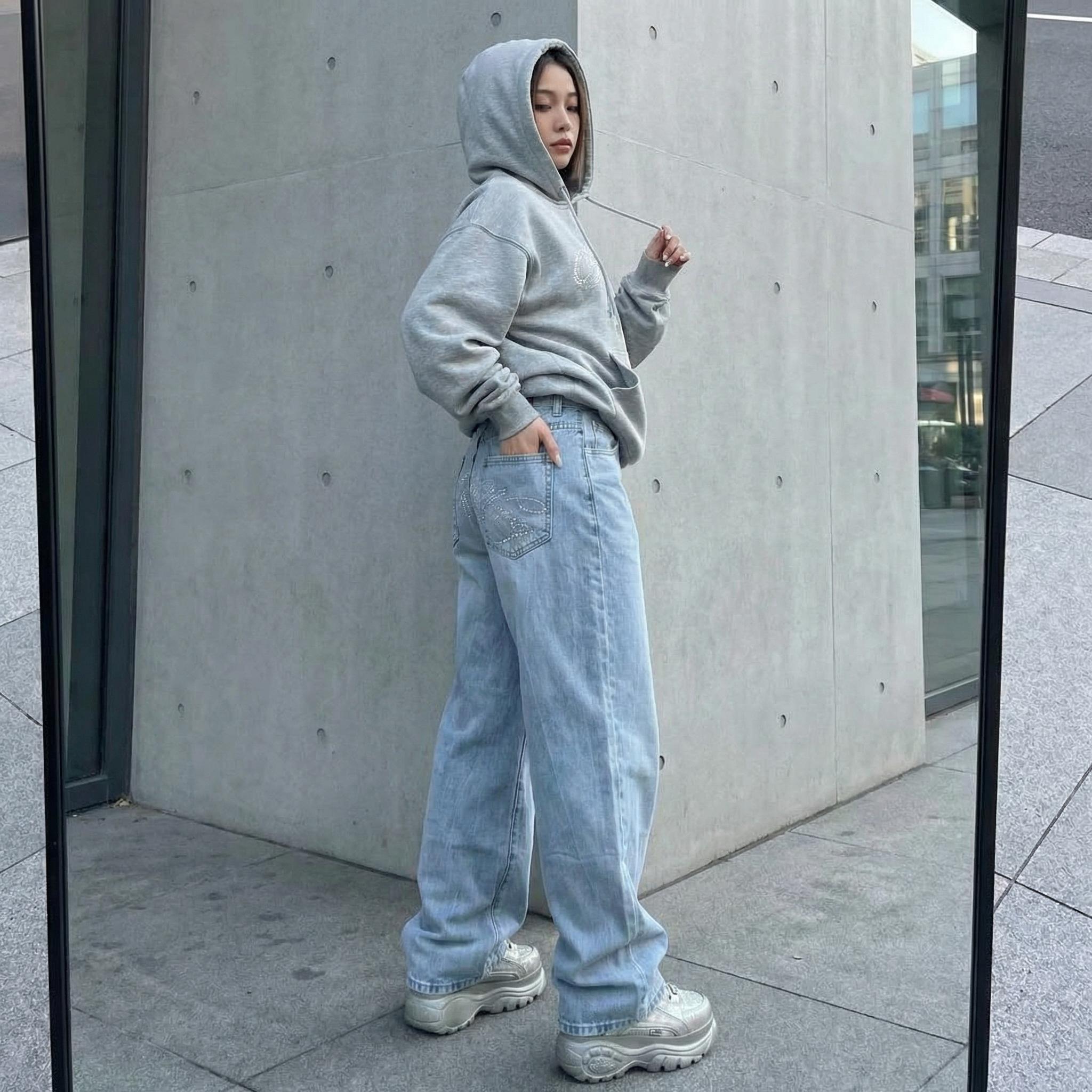 Women’s Baggy Wide-Leg Jeans Comfortable High-Waisted Light-Wash Denim Pants with Y2K Rhinestone Graphics Vintage 2000s Casual Hip-Hop Streetwear