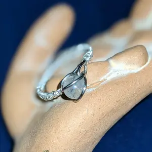 Moonstone Gemstone and Sterling Silver Size 8 US Ring - Elegant Design with Moonstone Accent and Silver Band