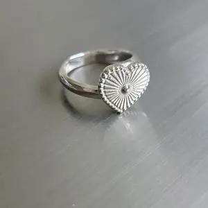 950 Silver Heart Shaped Ring Size 6.5 Elegant Jewelry for Women