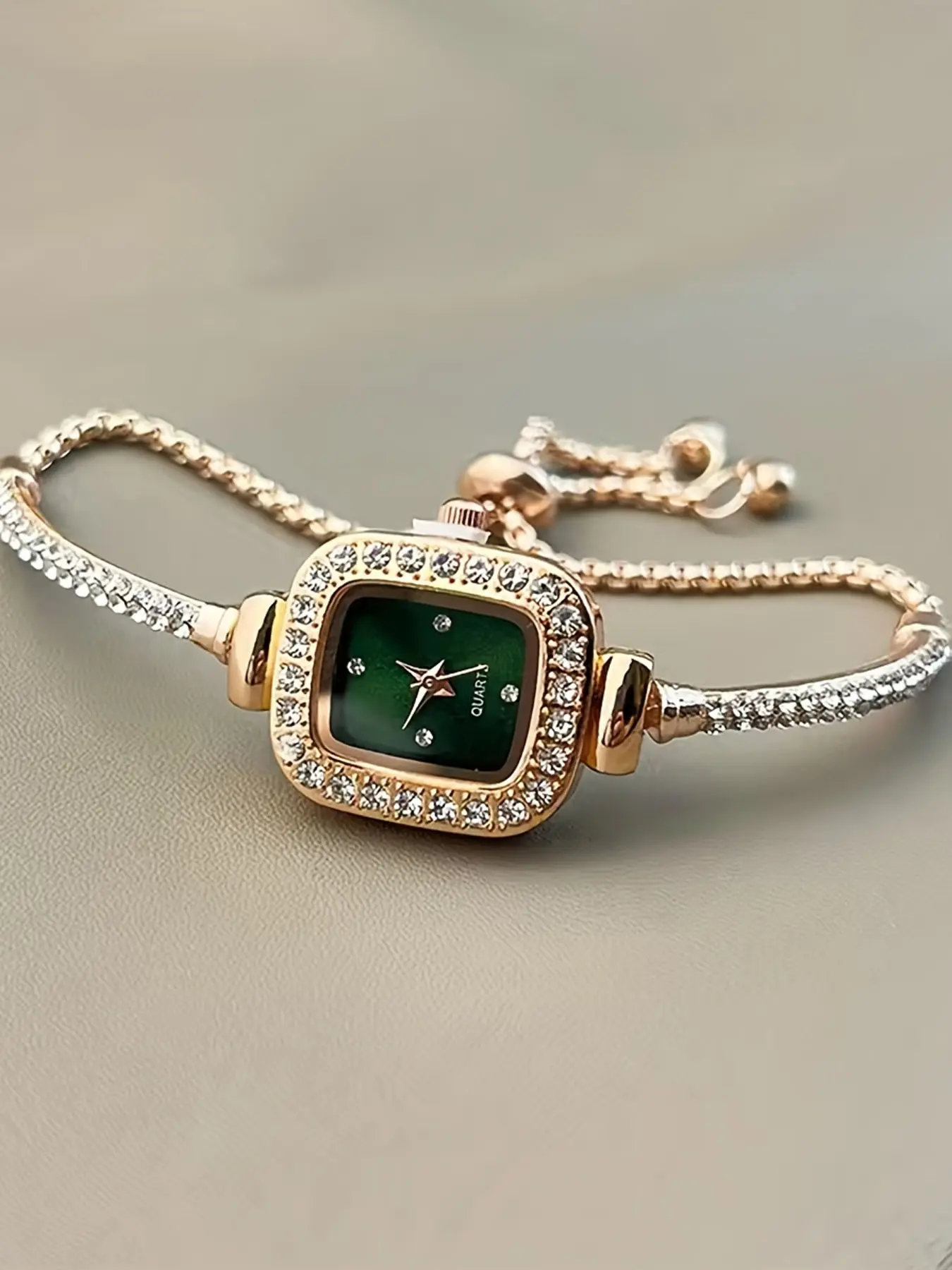 Square women's quartz watch, pull-out women's bracelet watch, fashionable diamond studded fashion watch, Elegant Square Dial, Diamond Set Watch, Casual Business Wristwatch, Inlaid Diamond Watch, Fashionable Analog Watch
